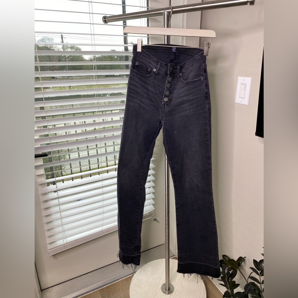 Amazing flattering fit wide leg Gap jeans